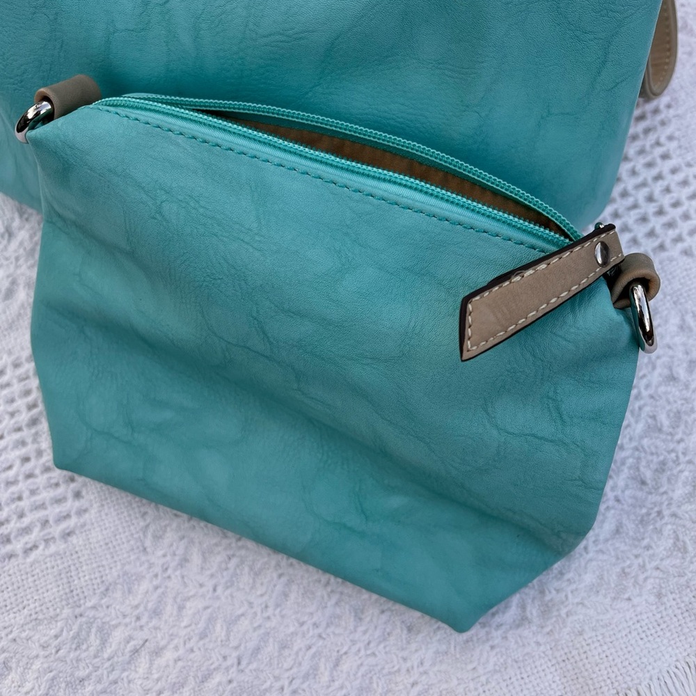 Purse NWOT multi functional in aqua blue in color - Picture 9 of 10